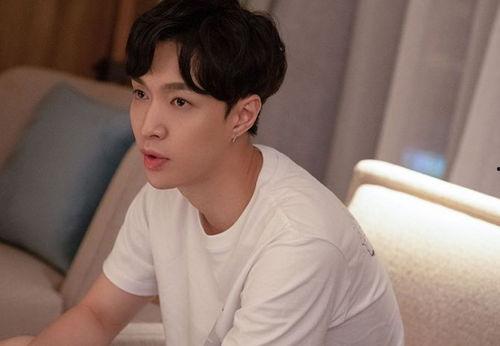 娱乐吃瓜张艺兴,从娱乐吃瓜到实力偶像的蜕变之路